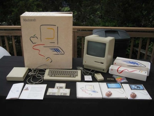 Năm 1984 là dấu mốc quan trọng của Apple khi cho ra mắt chiếc Macintosh 128K.