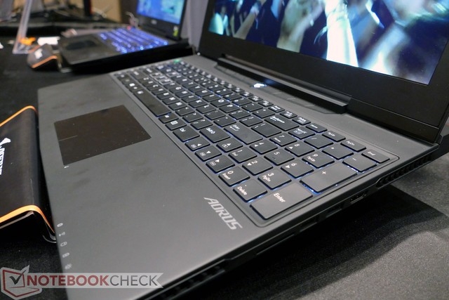 Bàn phím bà touchpad
