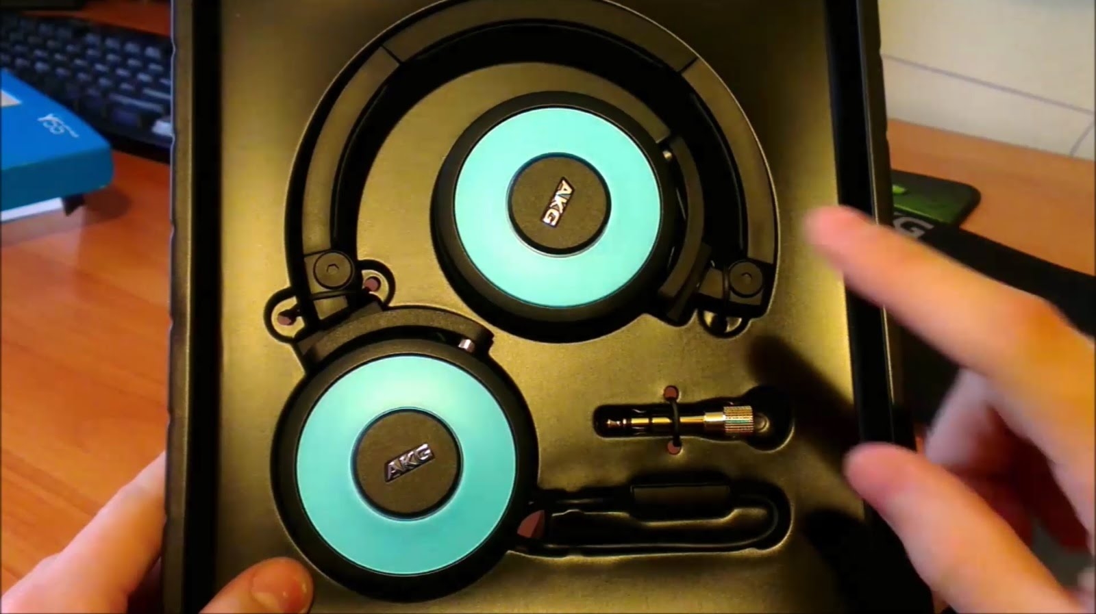 Sống cùng DJ với tai nghe AKG Y55