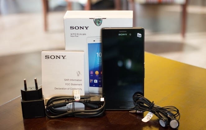 Xperia M4 Aqua và các phụ kiện