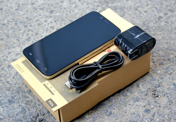đập hộp smartphone TCL M2U