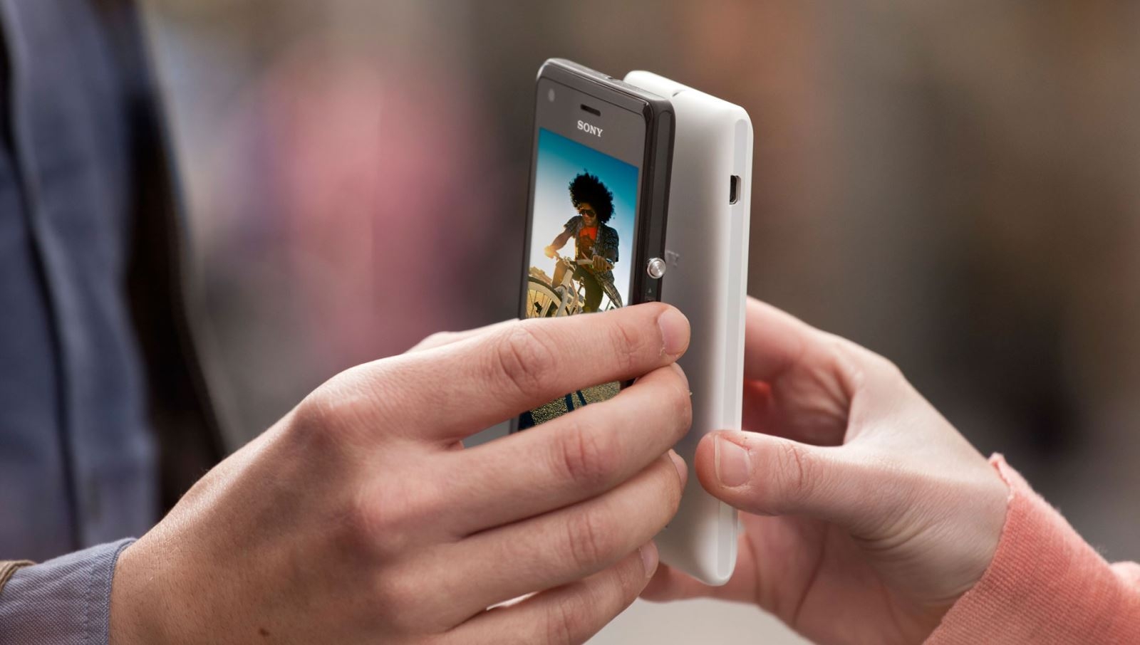 Sony Xperia M C1905 còn được trang bị đầy đủ các kết nối tiên tiến