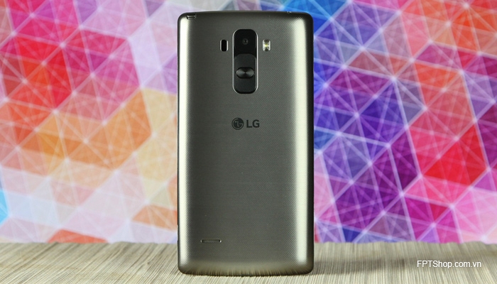 Thiết kế của LG G4 Stylus và Samsung Galaxy J7