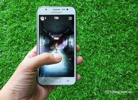Cấu hình và hiệu năng của LG G4 Stylus và Samsung Galaxy J7