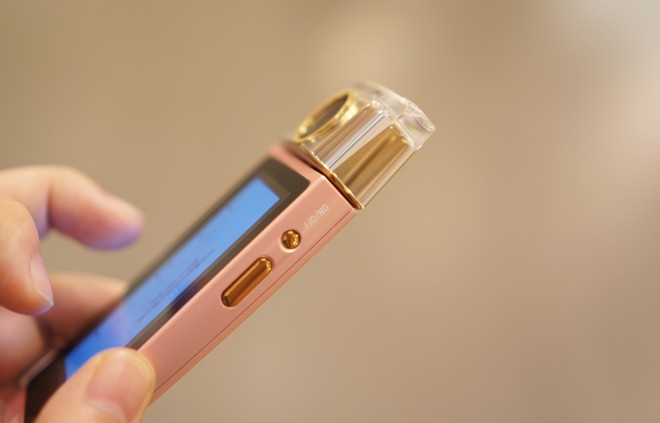 máy ảnh tự sướng mang tên Sony Cyber-Shot KW1