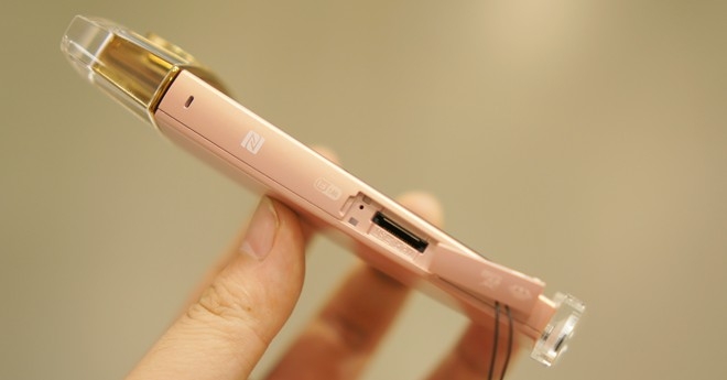 máy ảnh tự sướng mang tên Sony Cyber-Shot KW1