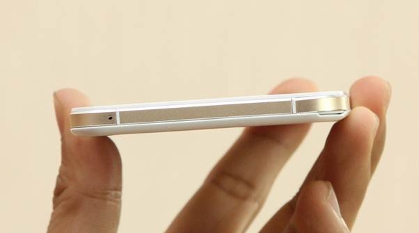 Cạnh dưới tích hợp mic duy nhất