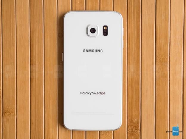 Mặt sau của Samsung Galaxy S6 Edge