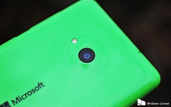 Microsoft Lumia 535 có hai camera đều cùng độ phân giải 5 megapixel
