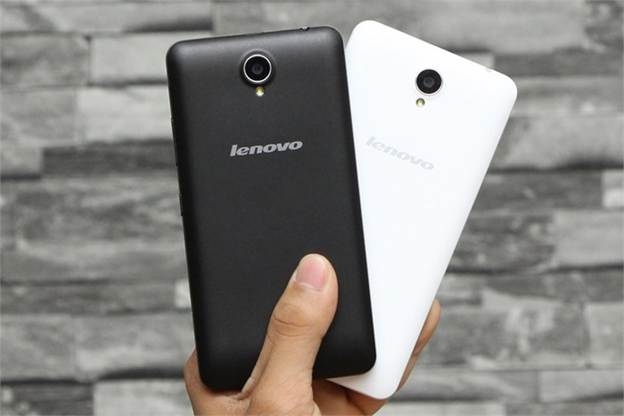 Camera sau 8 megapixel với đèn flash trợ sáng và hơi lồi nhẹ