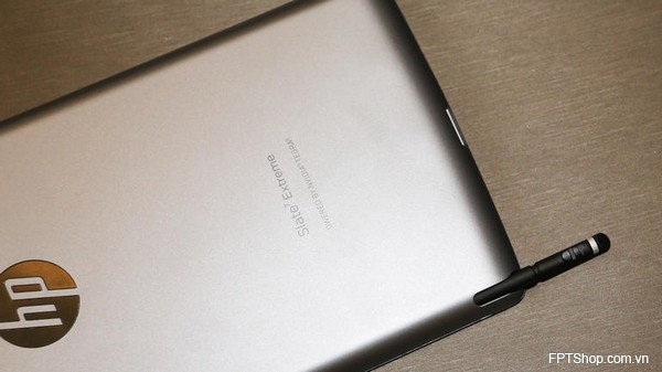 Một điểm đặc biệt là chiếc máy này còn được trang bị bút stylus trên máy