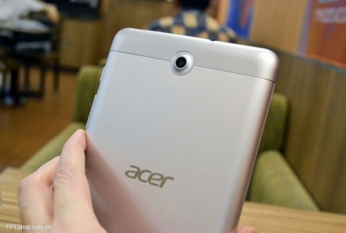 Acer A1-713 được đánh giá cao hơn khi được trang bị một camera trước có độ phân giải 0.3 MP