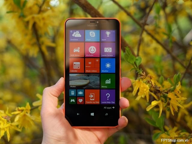 Mặt trước của Lumia 640 XL khá đẹp