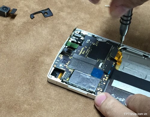 phần cứng bên trong chiếc Bphone bản thương mại