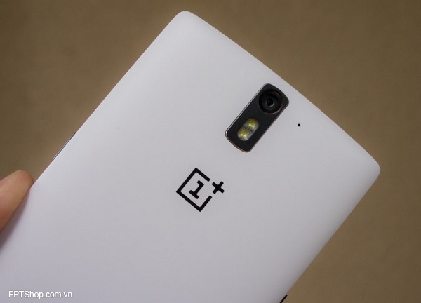 So sánh camera và thời lượng pin OnePlus One với Xiaomi Mi 4
