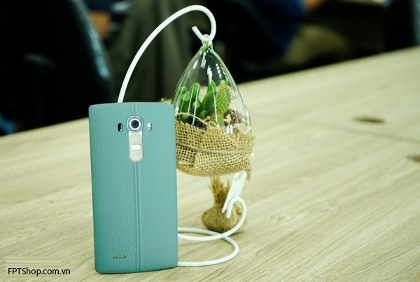 LG G4 và Xperia Z4 phiên bản xanh ngọc