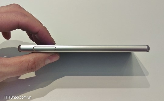 Xperia Z3+ đó là khả năng nhúng mình trong nước tới 30 phút