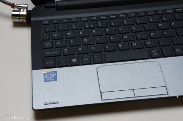 Bàn phím và touchpad có chất lượng ở mức trung bình