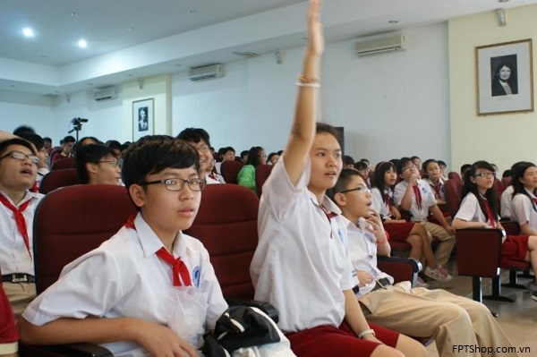 Mạnh dạn phát biểu trong cuộc họp