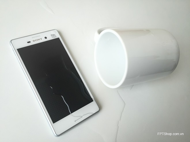 Smartphone vô tình bị dính nước