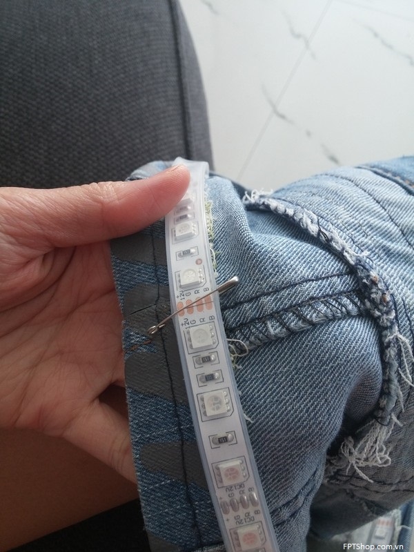 Váy phát sáng với đèn LED tự chế tại Nhật