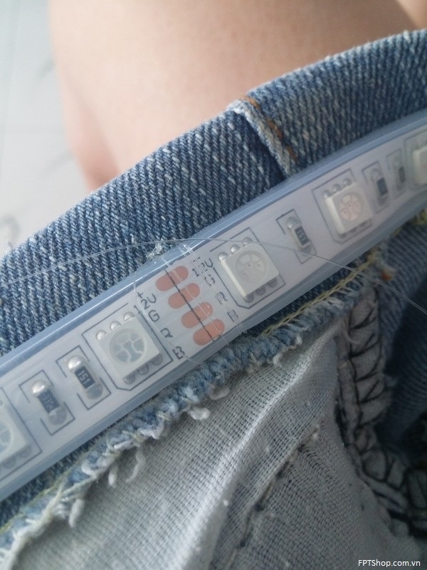 Váy phát sáng với đèn LED tự chế tại Nhật