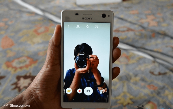 Camera trước trên Xperia C4 Dual