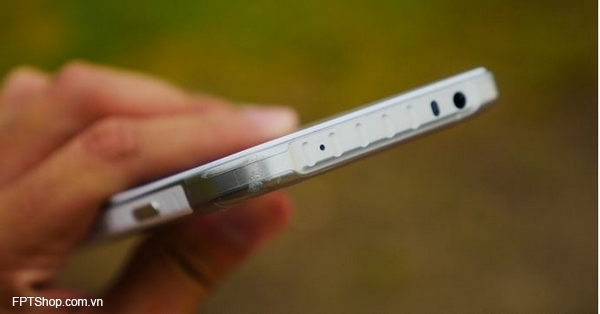 Galaxy S6 Active sử dụng nhựa cứng thay cho nhôm và kính
