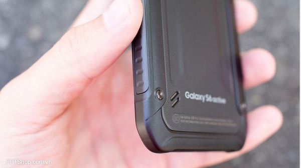 Galaxy S6 Active sử dụng nhựa cứng thay cho nhôm và kính