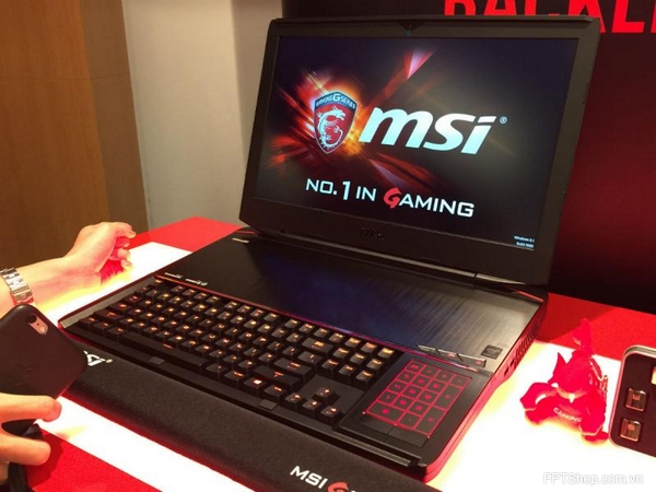 Laptop chơi game tốt nhất : MSI GT80 Titan