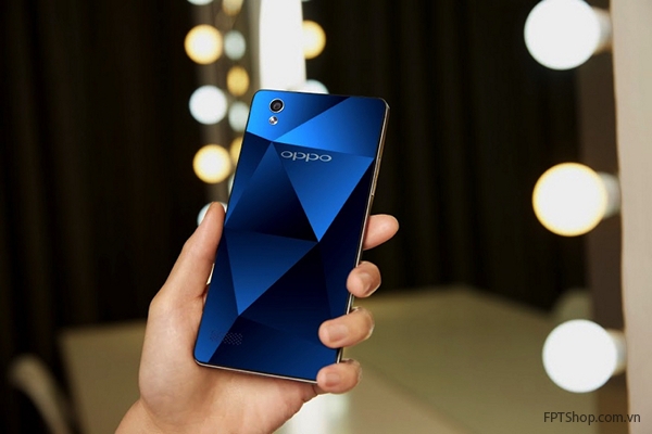 Khả năng kết nối đầy đủ và dung lượng pin ấn tượng trên Oppo Mirror 5