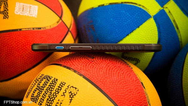 Galaxy S6 Active tạo cảm giác thoải mái khi cầm trên tay