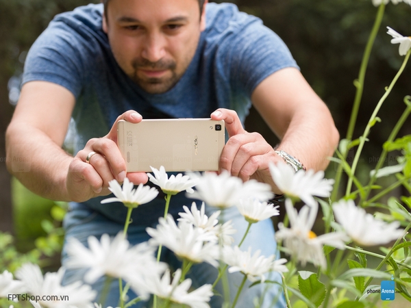 Oppo R7 có dung lượng RAM lớn hơn Samsung Galaxy A7