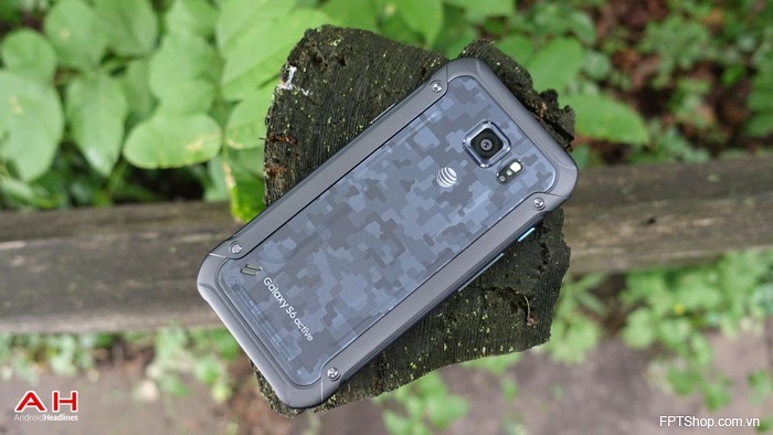 13. Smartphone Samsung Galaxy S6 Active (ra mắt tháng 6/2015)