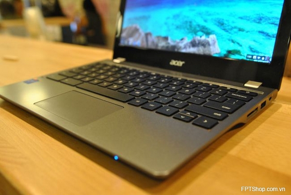 Acer C740 sở hữu thiết kế mạnh mẽ vô cùng bắt mắt
