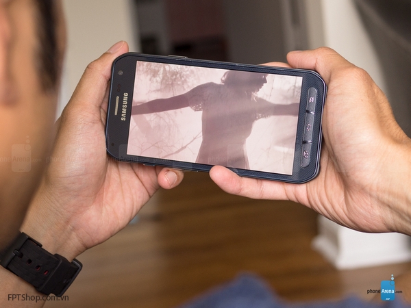 Samsung Galaxy S6 Active hữu cả mưu