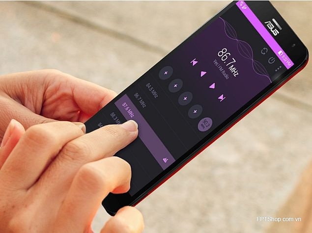 Asus Zenfone 2 (giá bán 4,59 triệu đồng)