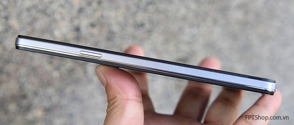 Oppo Mirror 5 nổi bật ngay từ thiết kế ấn tượng, hút mắt hơn rất nhiều so với những điện thoại tầm trung cùng phân khúc