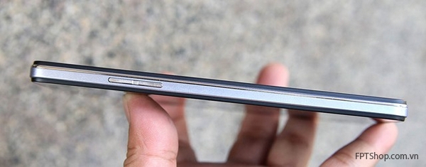 Oppo Mirror 5 nổi bật ngay từ thiết kế ấn tượng, hút mắt hơn rất nhiều so với những điện thoại tầm trung cùng phân khúc