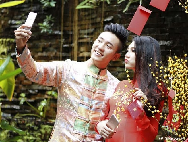 Tạo ra những bức ảnh độc, chụp sát hay zoom vào một góc của khuôn mặt, bố cục 1/3,..là những cách sẽ giúp bạn có được một bức ảnh selfie ấn tượng