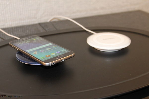 Samsung Galaxy S6 đã có sạc không dây ấn tượng