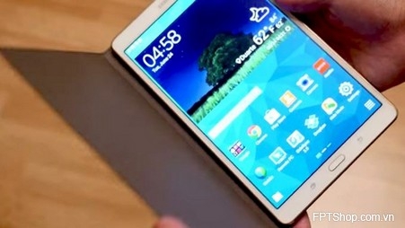 Thiết kế cầm gọn trong lòng bàn tay với Galaxy Tab S2