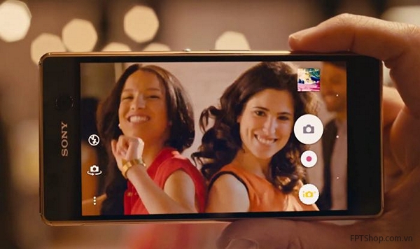 Vũ khí lợi hại của Sony Xperia M5 chính là tính năng camera