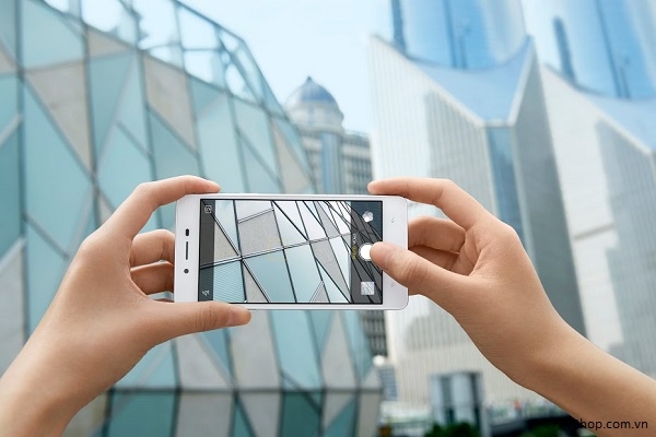 camera sau với độ phân giải 8 Mp