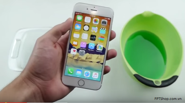 iPhone 6 vẫn sử dụng tốt khi trải qua 9 tiếng ngâm thạch lạnh