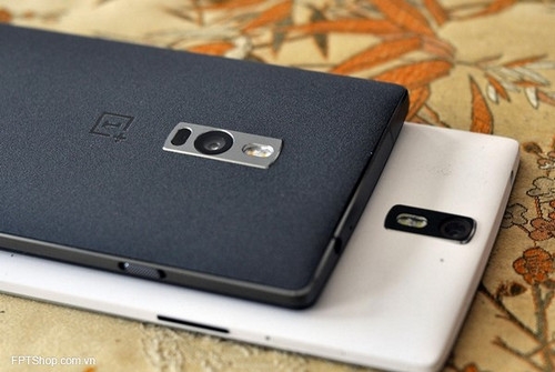 OnePlus One(trên) vs OnePlus 2