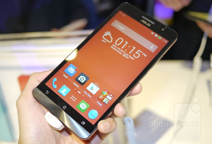 mặt trước của ZenFone 6 còn có thêm một camera 2 megapixel