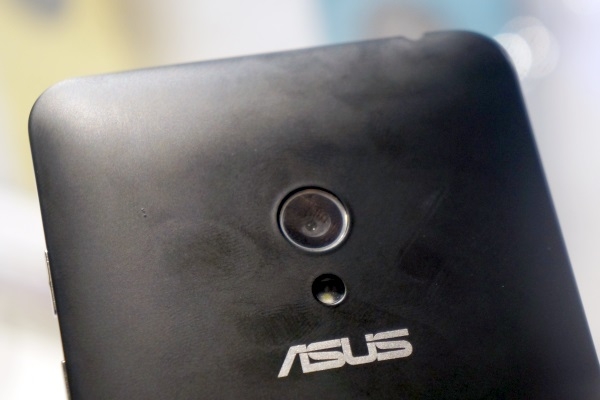 ZenFone 6 được trang bị hẳn một camera 13 megapixel