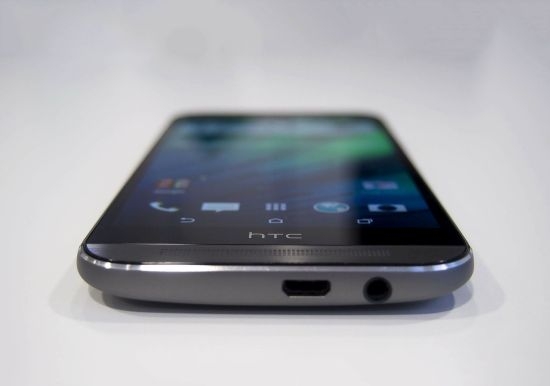 cạnh dưới htc one mini 2