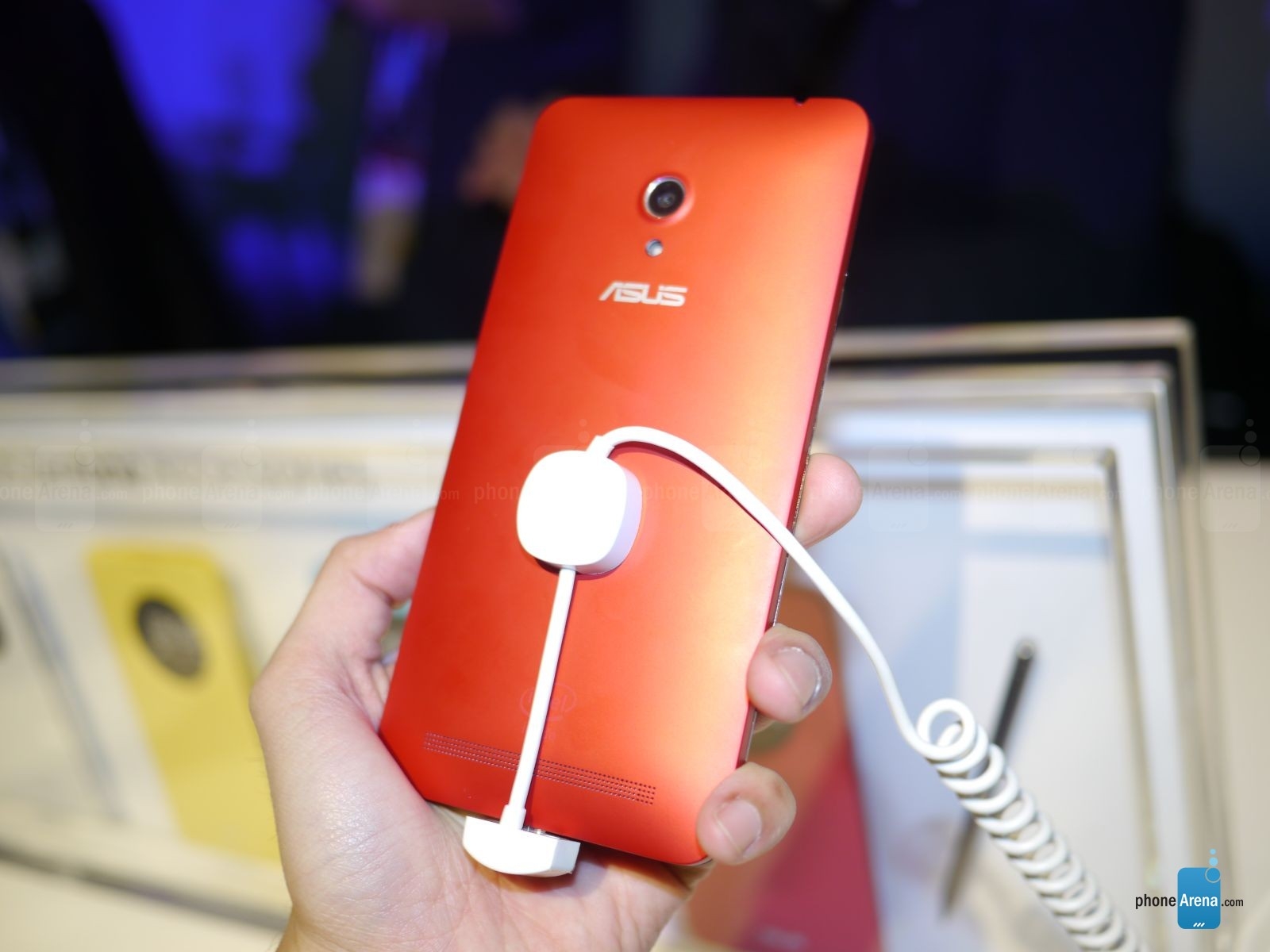 ZenFone 6 là một chiếc smartphone hai SIM
